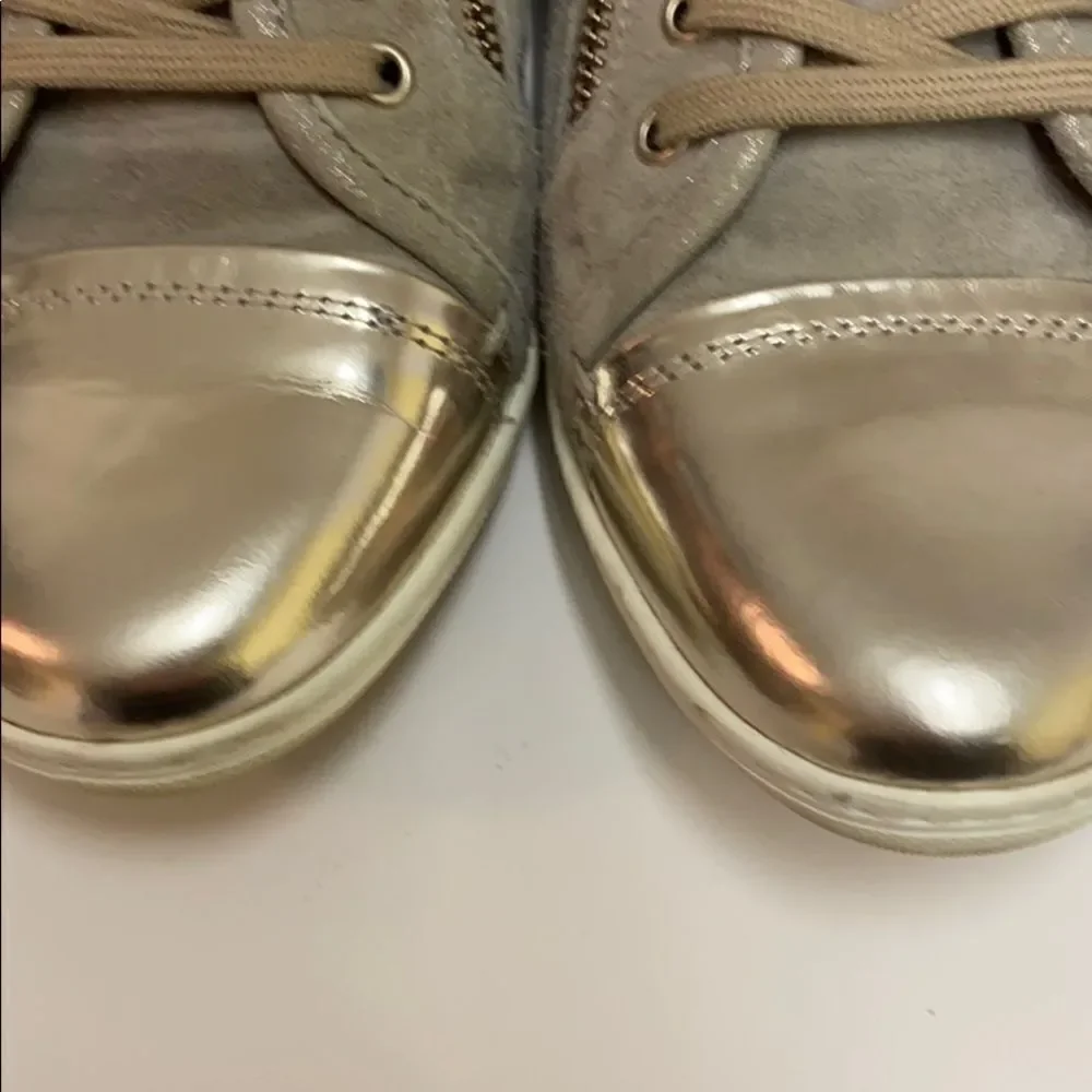 AGL,‎ Metallic Cap Toe Zip Sneaker size 8/38 A17